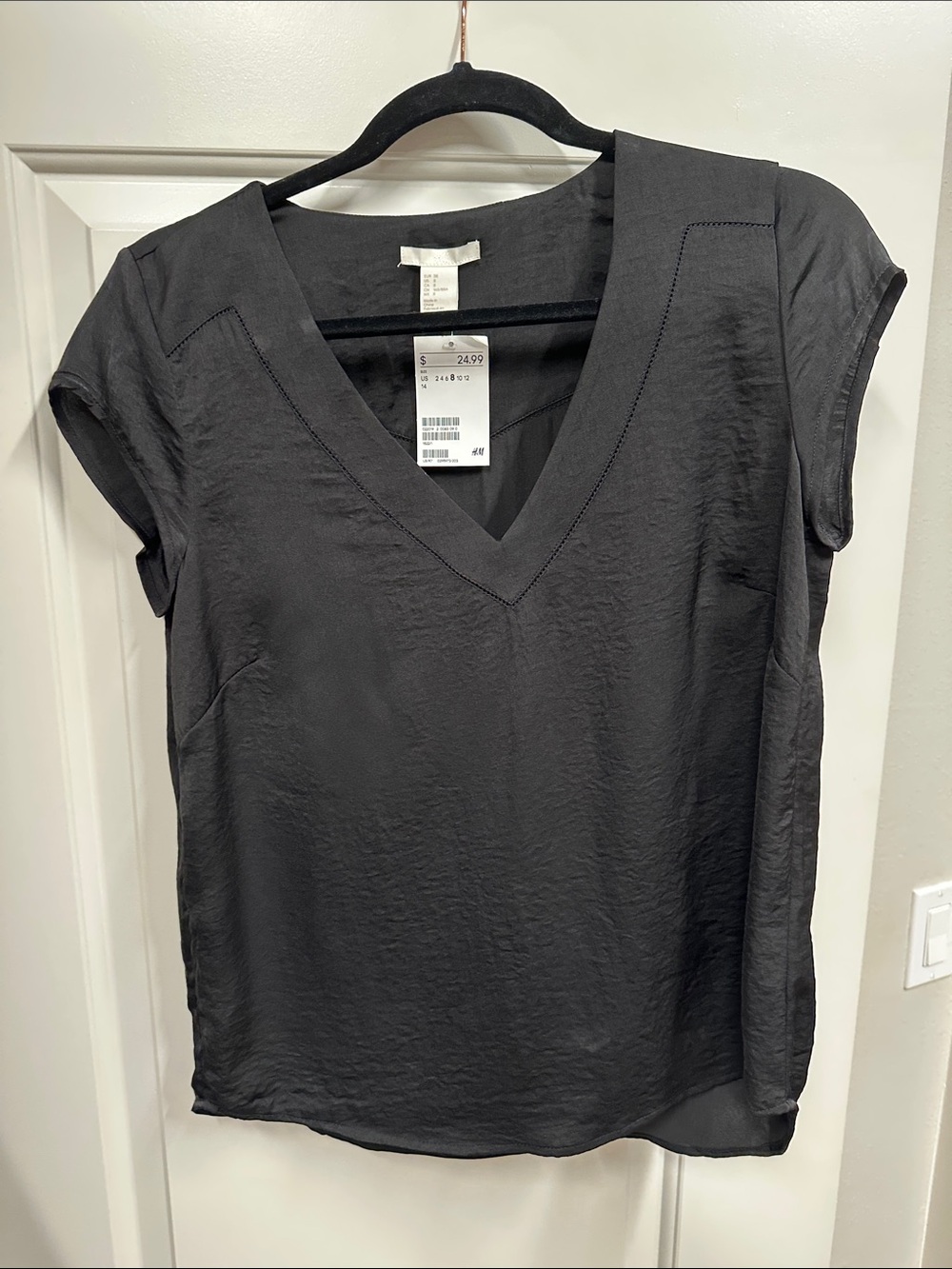 H&M Black V-Neck Cap Sleeve Top - Lightweight